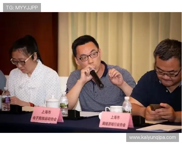 在线棋牌类游戏的法律法规与行业规范，保障玩家权益与行业健康发展
